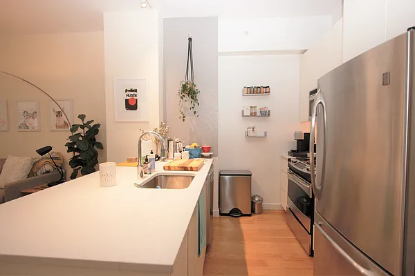 Rented by R New York | media 12