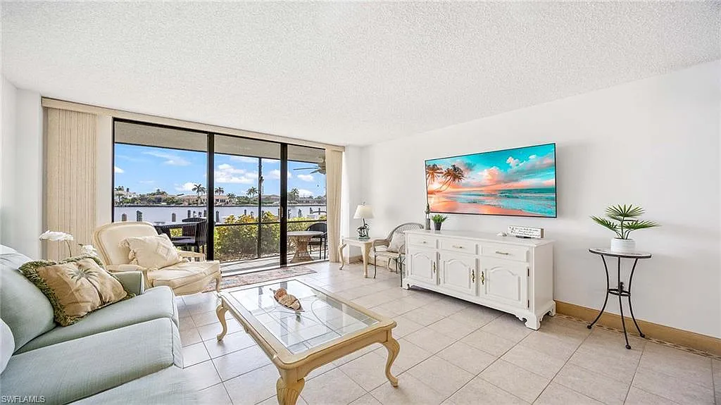 2 bed, 2.0 bath, 964 sqft, $5,700 — Photo 2