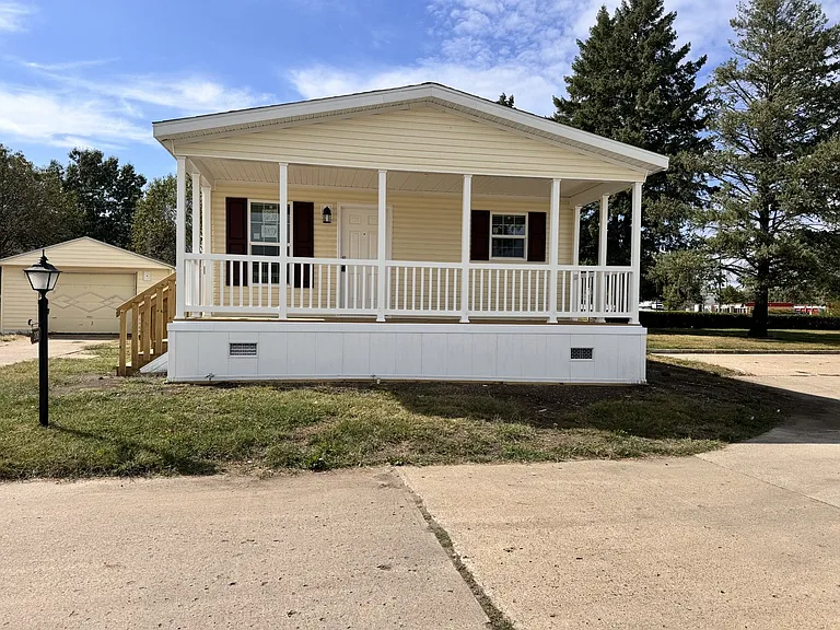 2000 Grand Ave — Photo 17