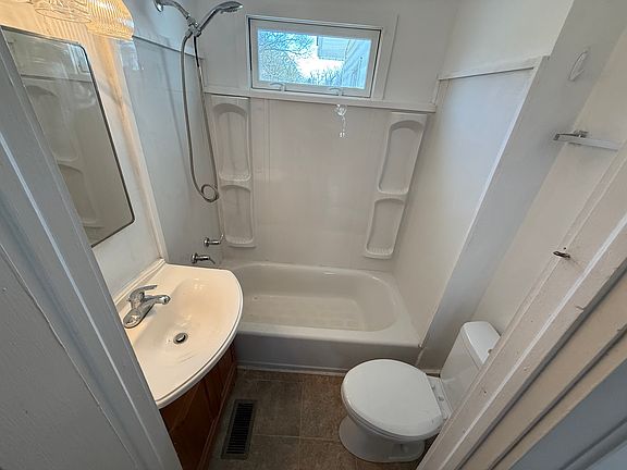 5th image of 305 Westover Ave