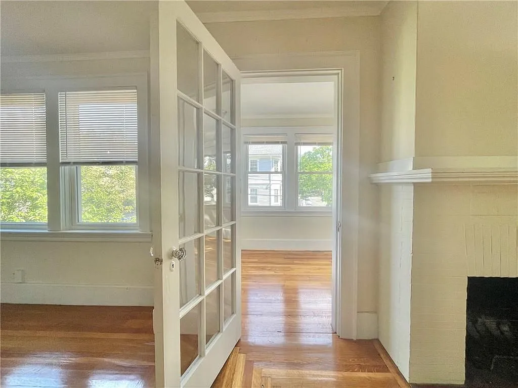 3 bed, 1.0 bath, 1359 sqft, $2,600 — Photo 4