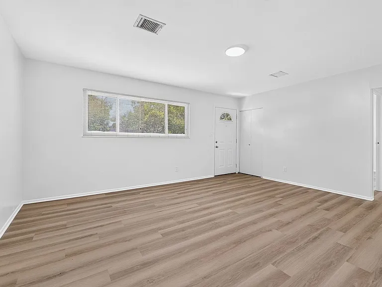 5168 Mapleridge Dr — Photo 8