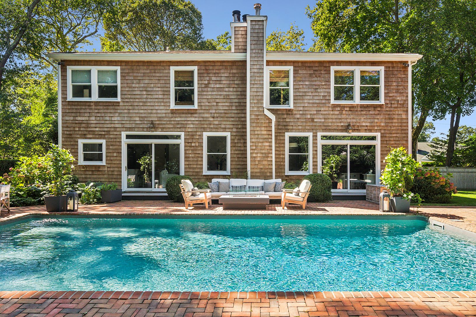 FireTable and sofa area