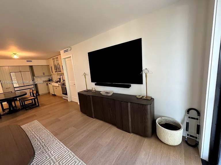 10185 Collins Ave #323 — Photo 4
