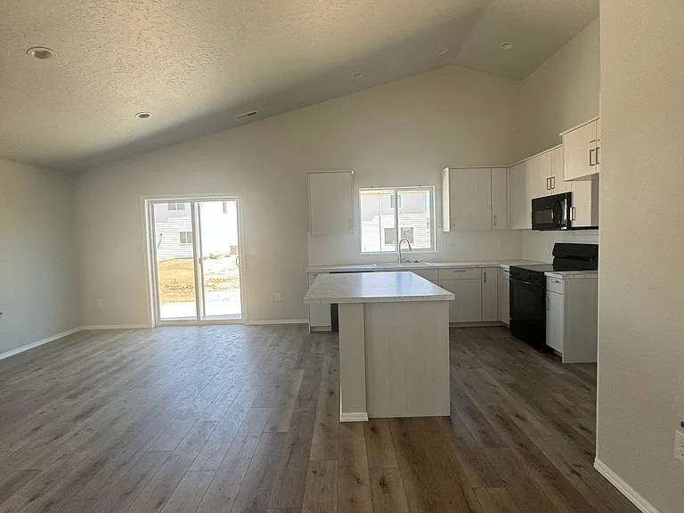 18350 N Fire Ice Ave — Photo 5
