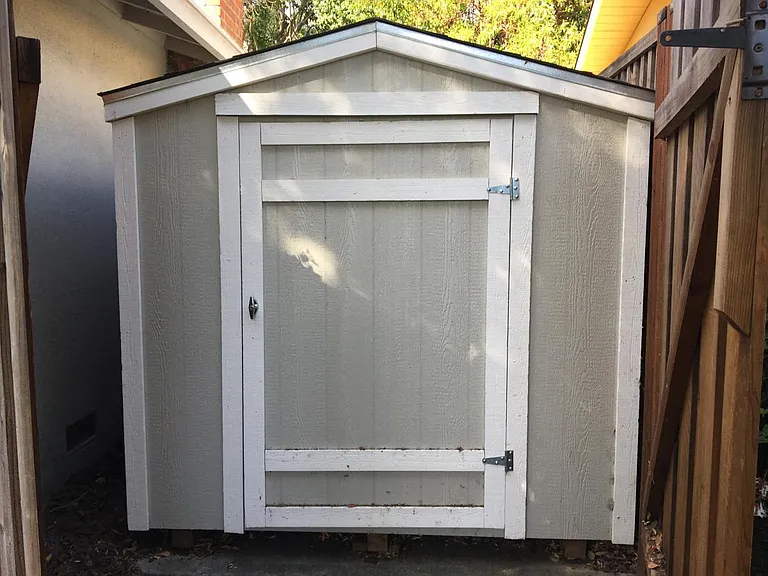 Custom built lockable shed, dimentions are approx. 12 feet x