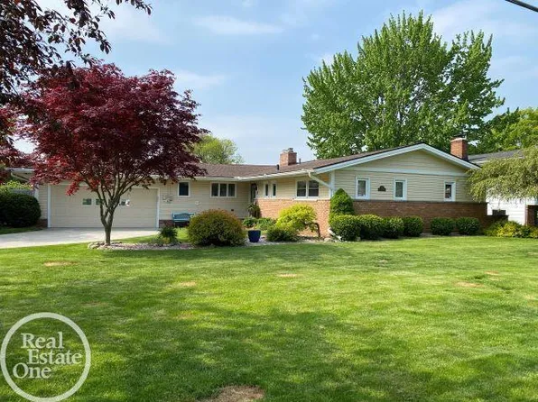 2804 Elmwood St, Port Huron, MI 48060