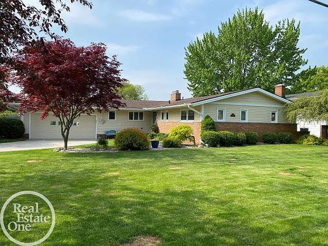 2804 Elmwood St photo 1
