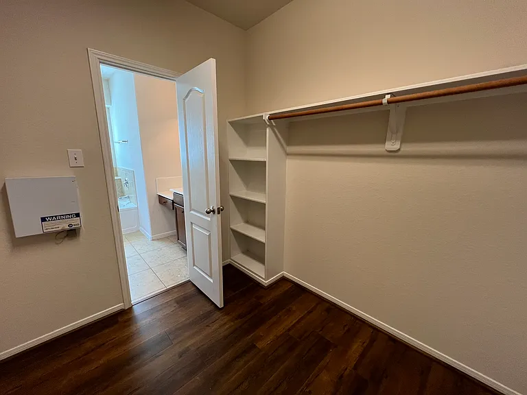 25411 Lisburn Dr — Photo 20