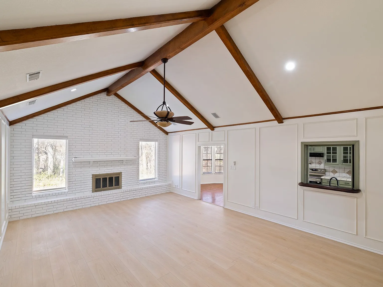 3 bed, 1980 sqft, $2,200 — Photo 3