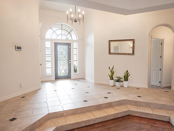 4th image of 56 English Oak Ct