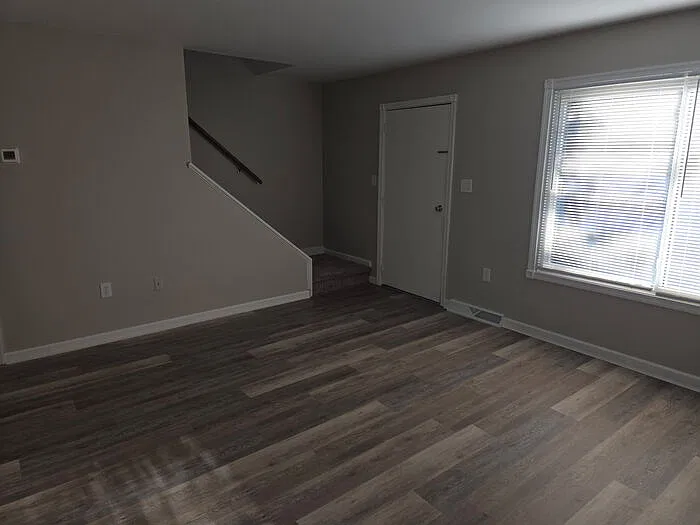 3 bed, 1.5 bath, $1,200 — Photo 2