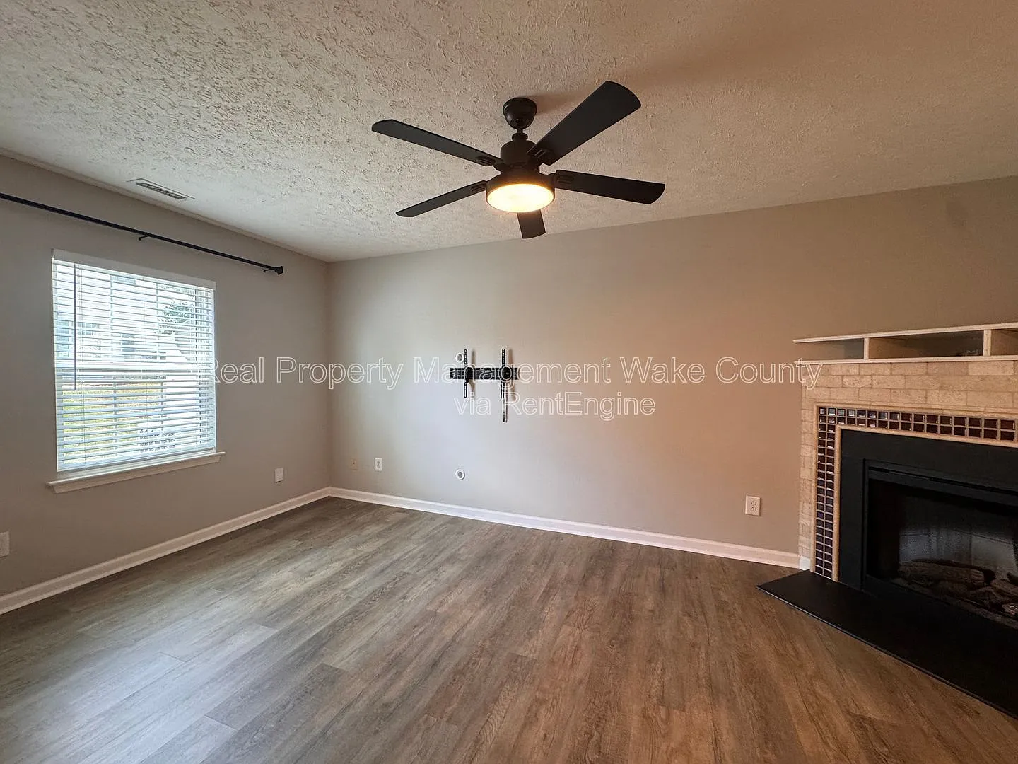 3 bed, 2.5 bath, 1260 sqft, $1,800 — Photo 4