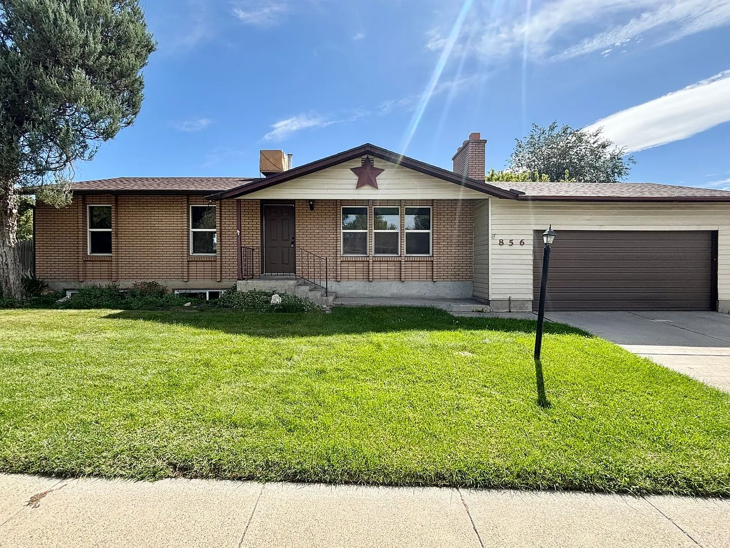 Updated Brick Rambler w/ Mountain Views! — Photo 1