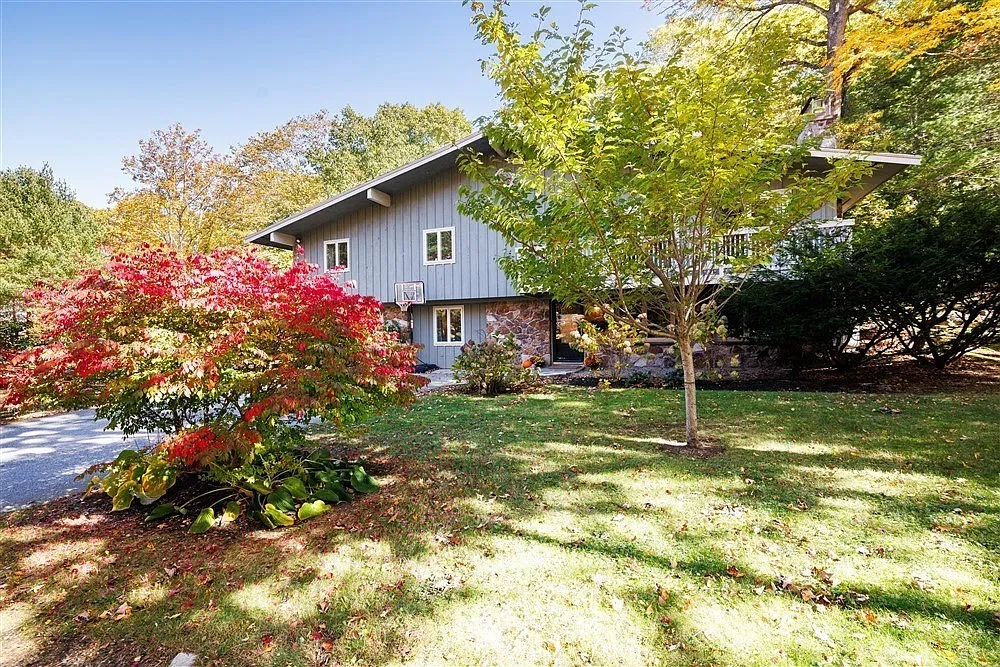 3 bed, 3.0 bath, 2626 sqft, $5,500 — Photo 1