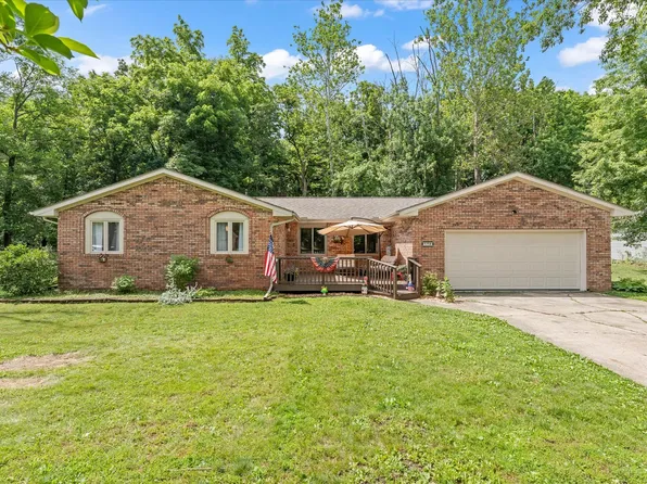 1617 Lake Shore Dr, Mahomet, IL 61853