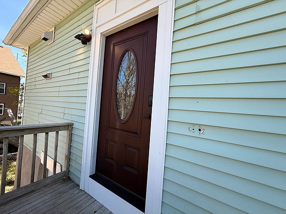 2nd image of 658 3rd St #2