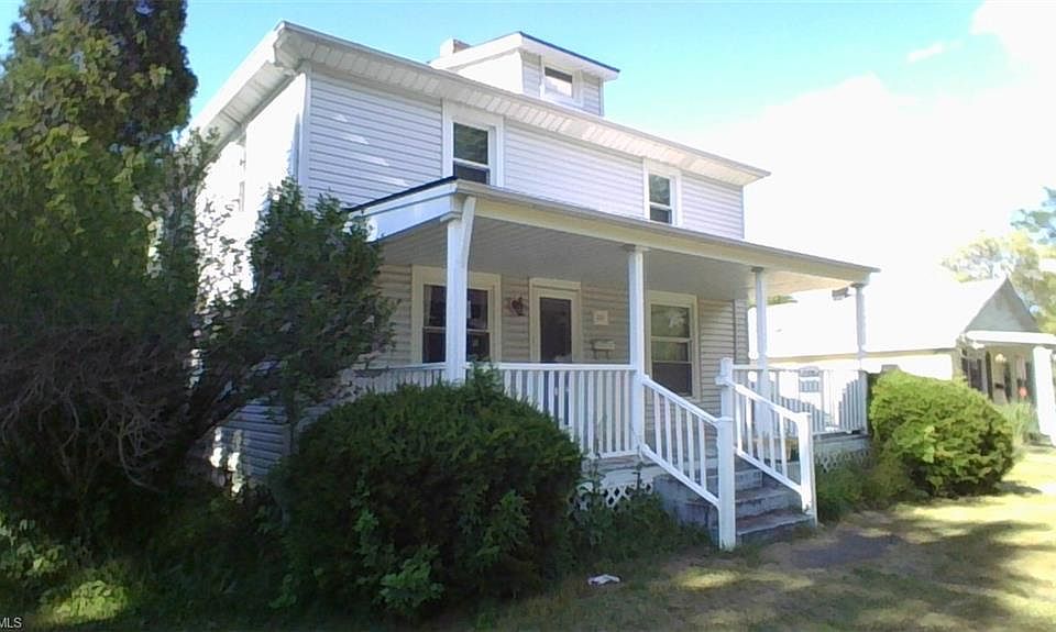 1st image of 421 Lawn St