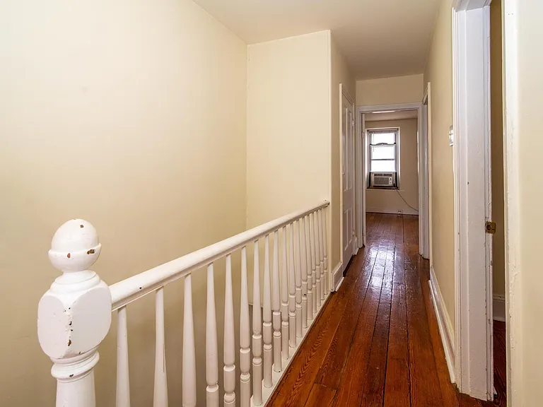 447 Leverington Ave — Photo 14