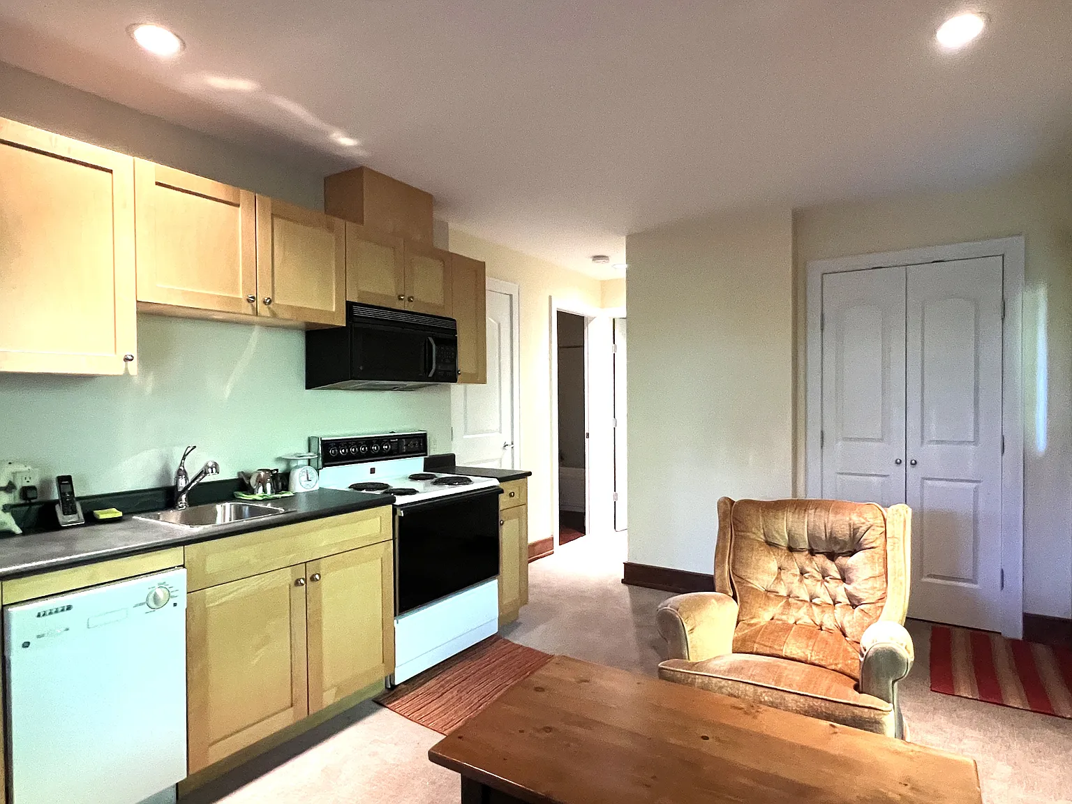 Year around one bedroom suite in Sunridge Whistler — Photo 1