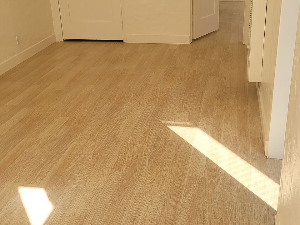 LIVING ROOM AREA