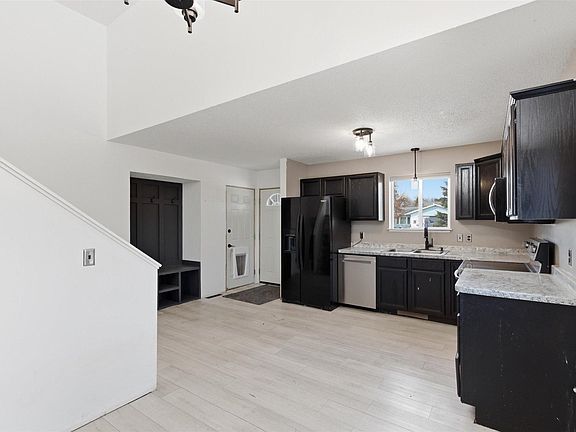 3rd image of 2822 Addison Ave
