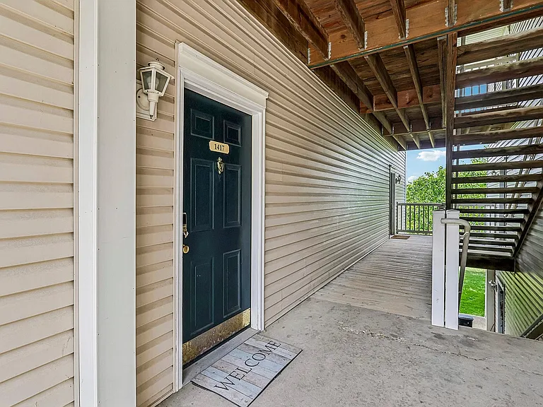 Private Exterior Entrance