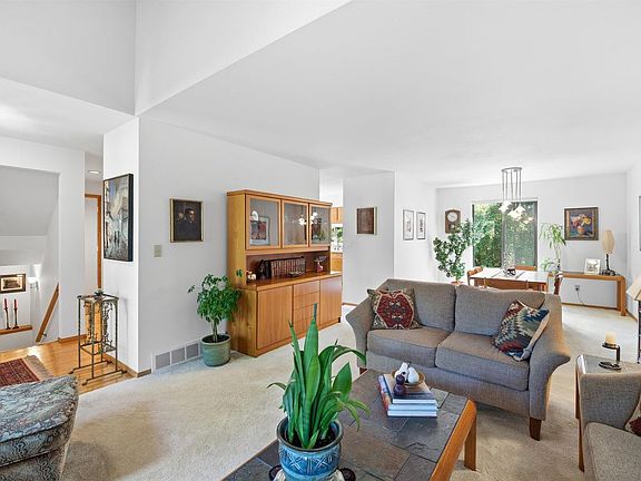 4th image of 847 E WINDFIELD PLACE
