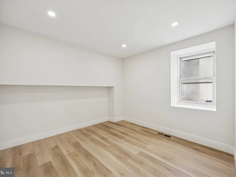 4522 Baker St #17 — Photo 8