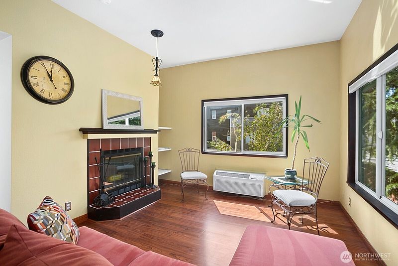 4th image of 1617 Summit Avenue #42