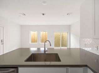 831 Paul Quinn St #B, Houston, TX 77091