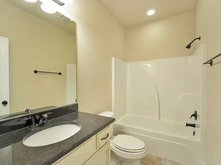 523 Kensley Ave — Photo 35