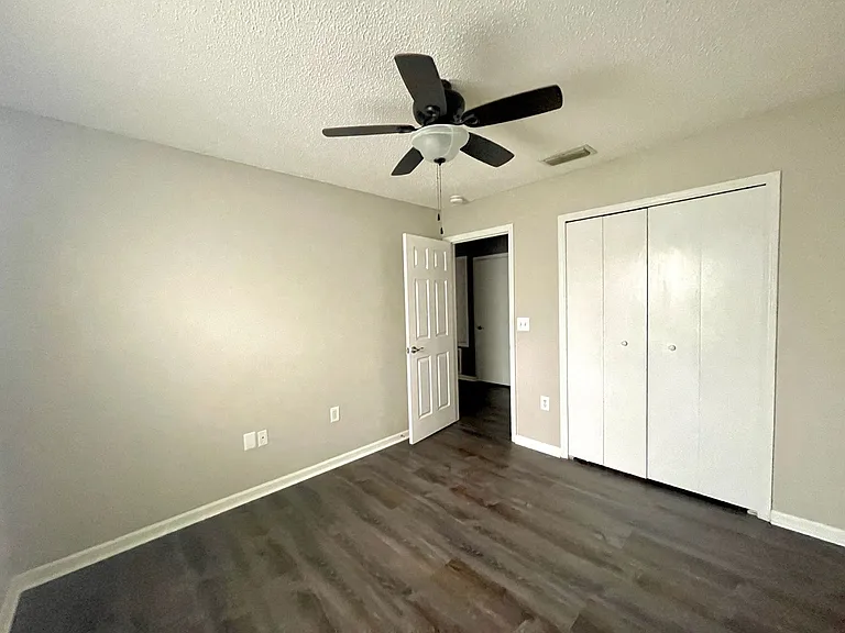 519 Chancellor Dr E — Photo 5