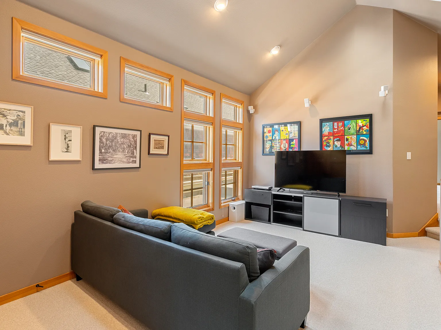 2 bed, 2.5 bath, 2400 sqft, $4,400 — Photo 4