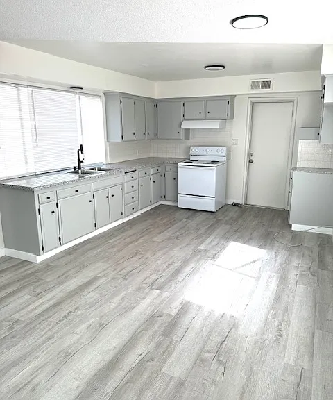 948 W Pat Ct — Photo 1