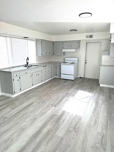 948 W Pat Ct Photo 1