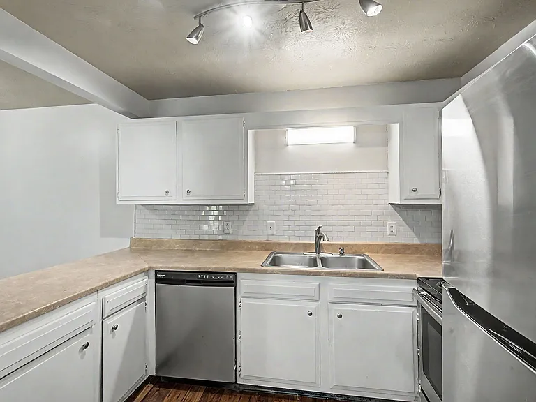 709 Ashlawn Pl — Photo 23