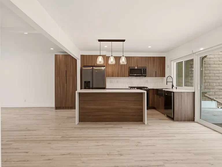 725 Palomares Ave — Photo 6