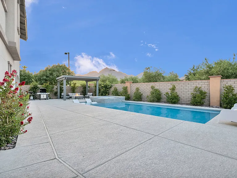 233 Castellari Dr — Photo 39