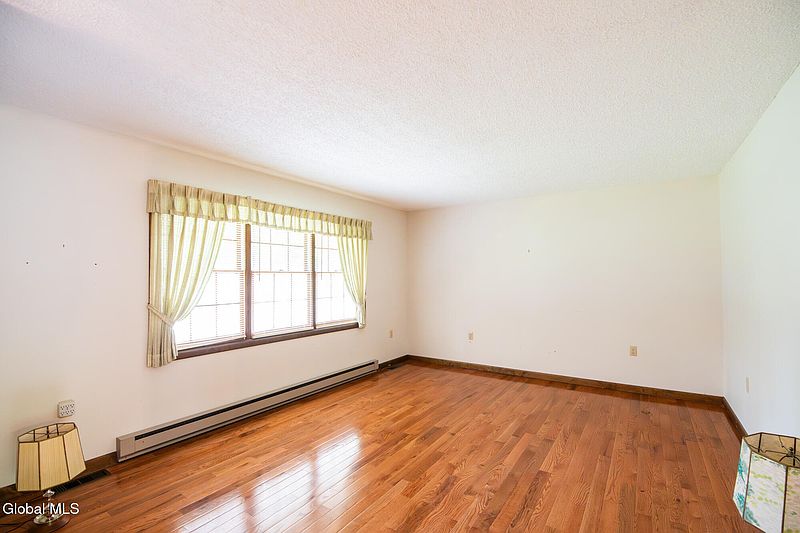 4th image of 21 Helen Drive