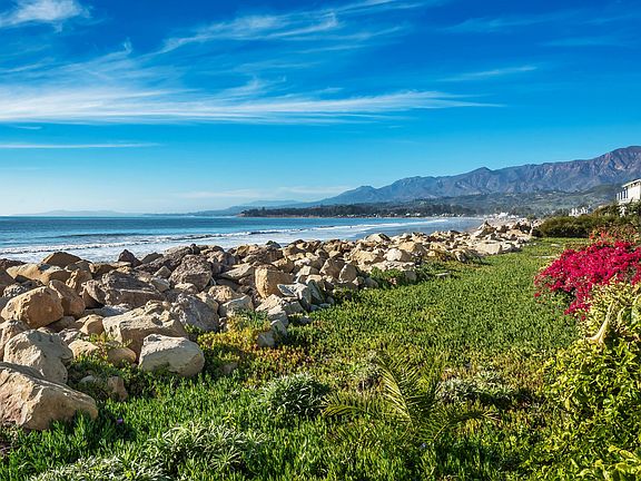 3rd image of 875 Sand Point Rd