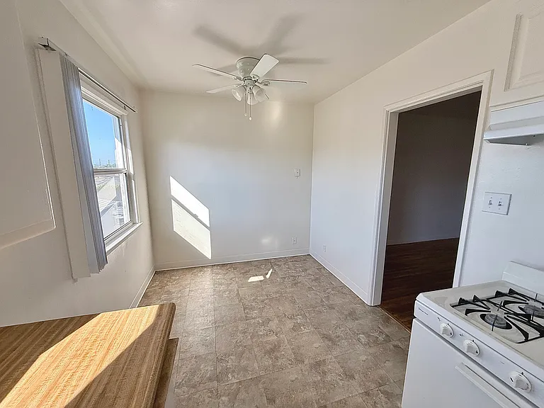 8429 Glenoaks Blvd #4 — Photo 11