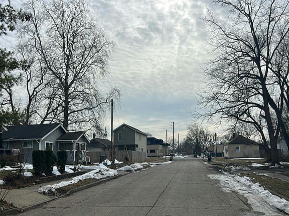 5th image of 4626 Hillside Ave