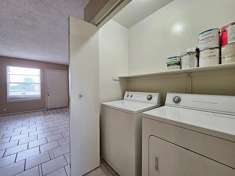 1305 Quail Cir #B — Photo 12