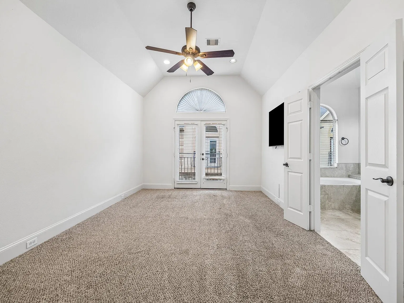 3 bed, 2.5 bath, 1668 sqft, $2,500 — Photo 3