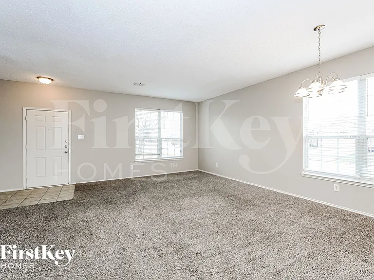 7401 Snow Ridge Dr — Photo 3