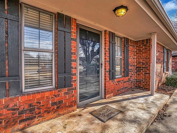 2nd image of 910 Kathys Pl