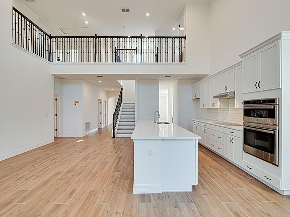 2nd image of 5612 Camilla St