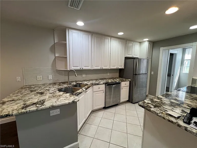 5365 Cove Cir #125 — Photo 19