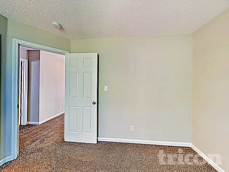 3916 Roundwood Dr — Photo 12